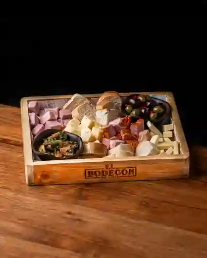 Piqueo Embutido Queso Aceituna