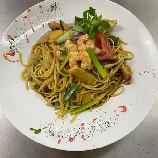 Tallarines Salteados De Mariscos