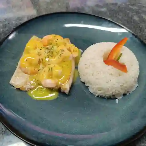 Pescado A La Menier Y Camarones