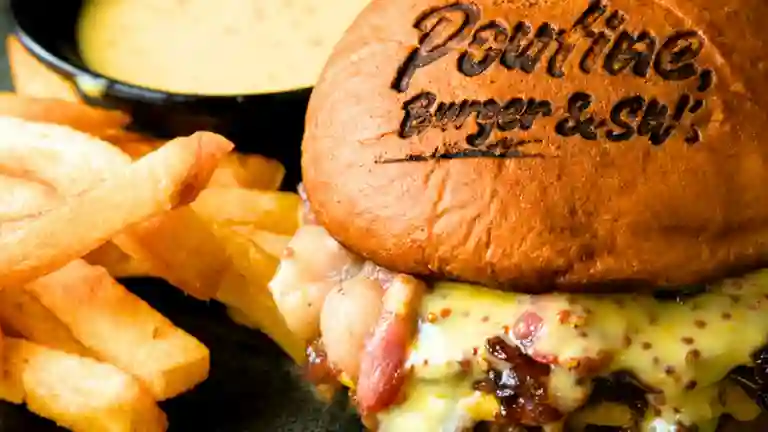 Poutine Burger & SWs a Domicilio Poutine Burger & SWs