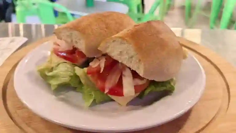 Paly's — Sándwiches y Almuerzos a Domicilio Paly's — Sándwiches y Almuerzos